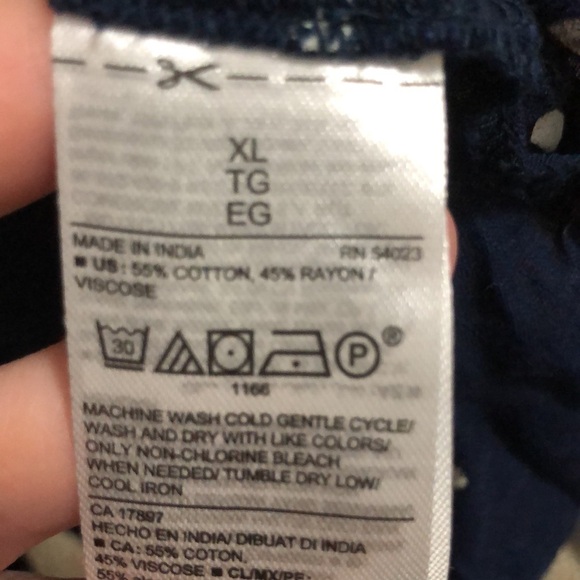 Old Navy Blue Polka Dot button up sleeveless blouse - Picture 4 of 5